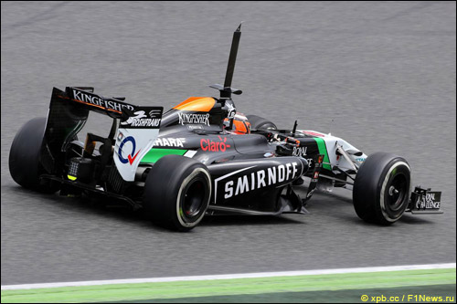 Нико Хюлкенберг на тестах в Барселоне