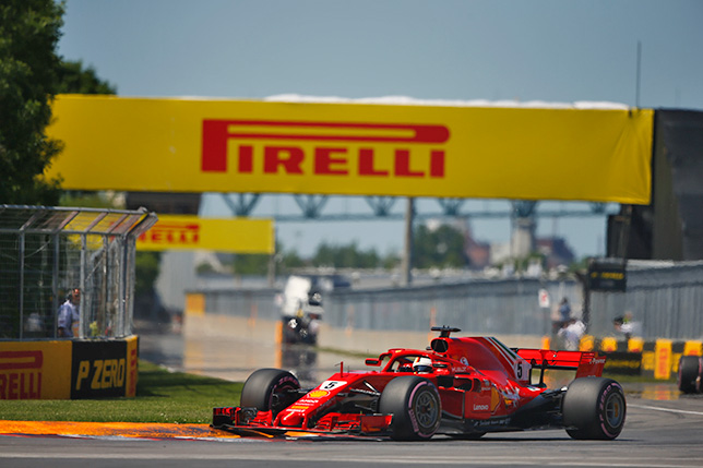 Себастьян Феттель на трассе в Монреале