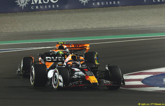 Макс Ферстаппен ведёт борьбу на трассе спринта в Катаре