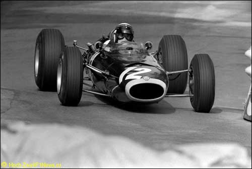 Джеки Стюарт за рулем BRM на трассе Гран При Монако, 1966-й год