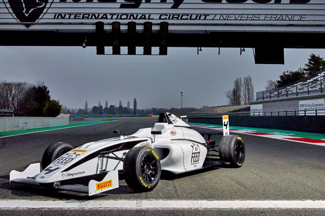 Машина гоночной программы Feed Racing