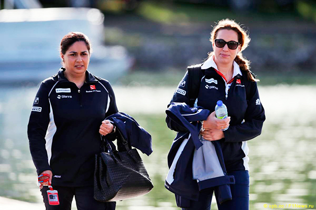 Мониша Кальтенборн (слева)