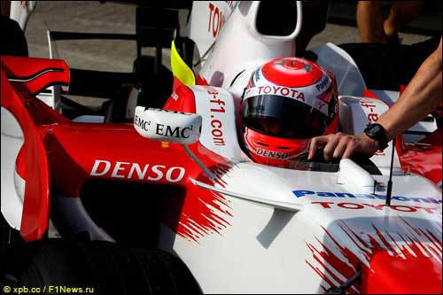 Камуи Кобаяси за рулем Toyota TF108