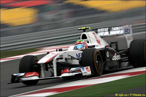 Серхио Перес во время тренировок в Корее