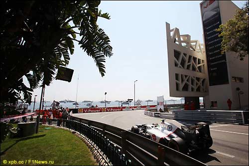 Серхио Перес на трассе в Монако незадолго до аварии