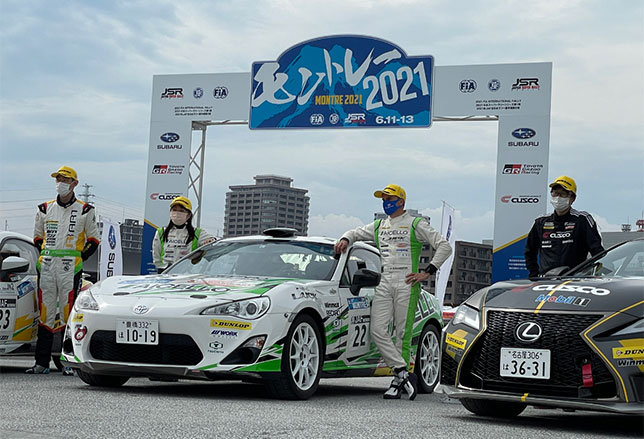 Хейкки Ковалайнен (второй справа) у своей раллийной Toyota GT86, фото из Twitter гонщика