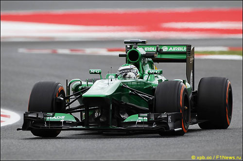 Хейкки Ковалайнен на рулем СТ03 на трассе в Барселоне