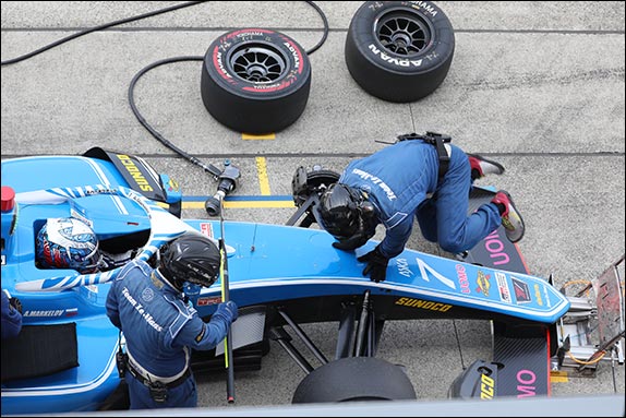 Пит-стоп. Фото: Светлана Стрельникова