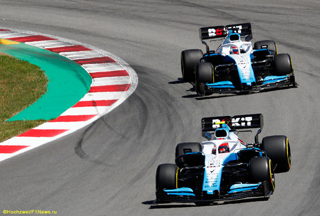 Джордж Расселл и Роберт Кубица за рулём машин Williams FW42