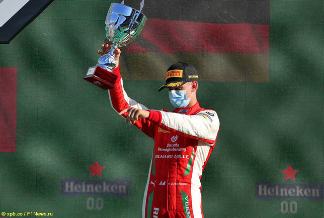 Мик Шумахер, победитель субботней гонки Формулы 2 в Монце