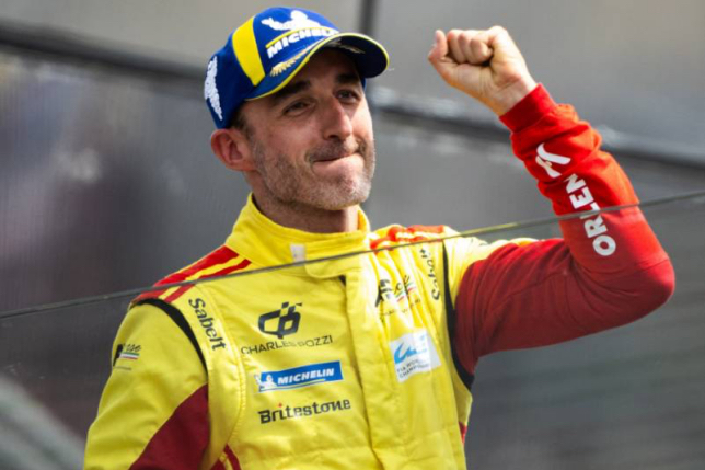 Роберт Кубица на подиуме в Ле-Мане, фото XPB