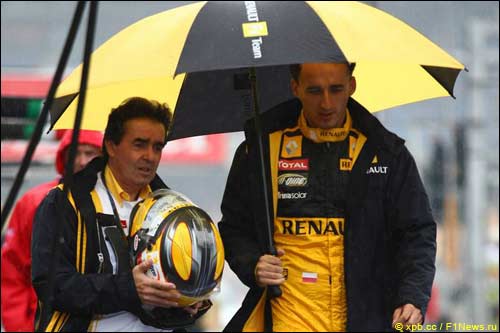 Роберт Кубица (справа) в Хоккенхайме во время утренней тренировки