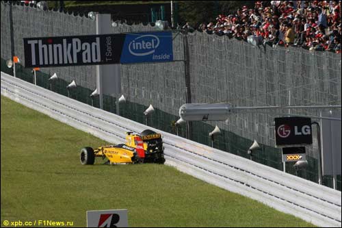 Разбитая машина Виталия Петрова