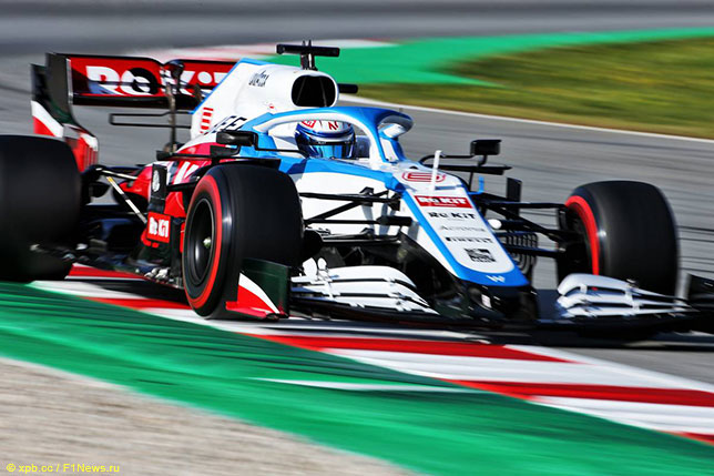 Никола Латифи за рулём FW43 на тестах в Барселоне