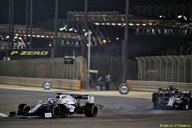 Джек Эйткен за рулём Williams на трассе Гран При Сахира
