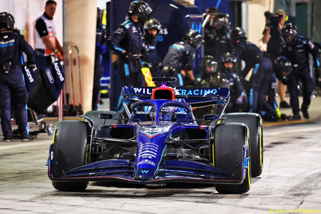 Алекс Элбон