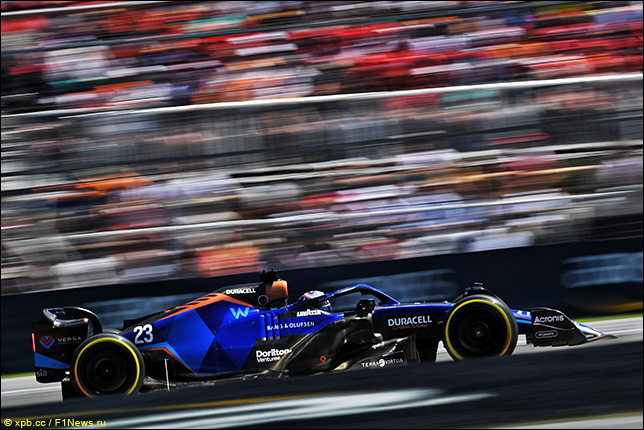 Алекс Элбон