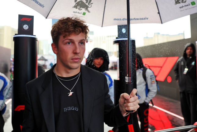 Лиам Лоусон в паддоке Лас-Вегаса, фото XPB