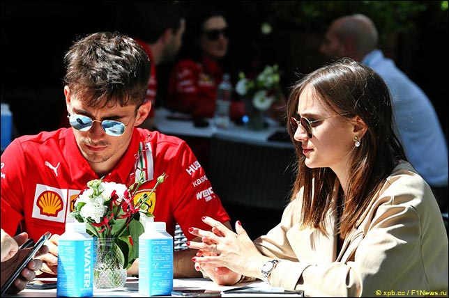 Шарль Леклер и Шарлотта Сине