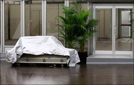 Закрытый и пустой моторхоум