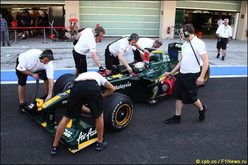 Владимир Арабаджиев на молодёжных тестах Lotus Racing в Абу-Даби