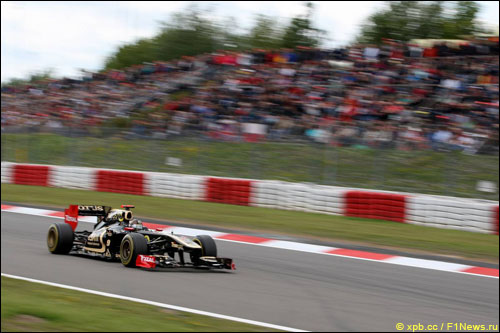 Ник Хайдфельд за рулем R31 на Нюрбугринге в 2011-м году