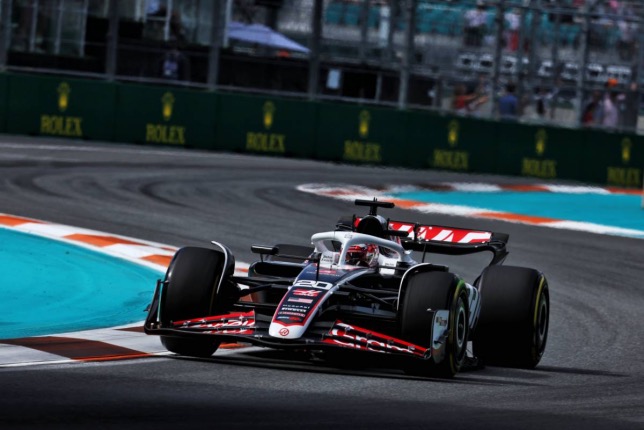 Кевин Магнуссен за рулём машины Haas F1, фото XPB