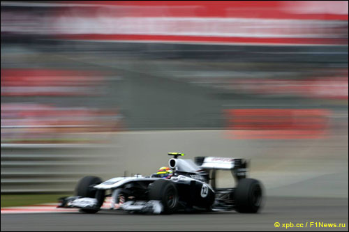 Пастор Мальдонадо на трассе Гран При Великобритании