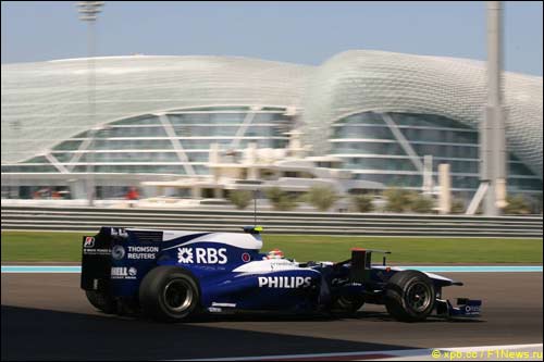 Пастор Мальдонадо за рулем FW32 на прошлогодних молодежных тестах