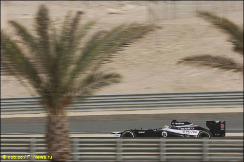 Пастор Мальдонадо на трассе Гран При Бахрейна