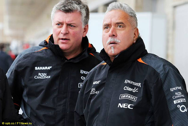 Виджей Малья (справа) и Отмар Сафнауэр, операционный директор Force India