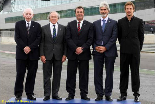 Пять чемпионов мира на открытии нового комплекса в Сильверстоуне