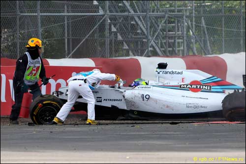 Машина Фелипе Массы после аварии