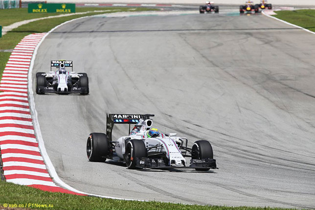 Гонщики Willams на трассе в Сепанге, 2015 год