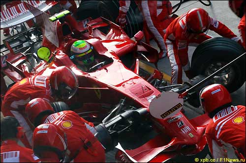 Фелипе Масса во время квалификации на Фудзи