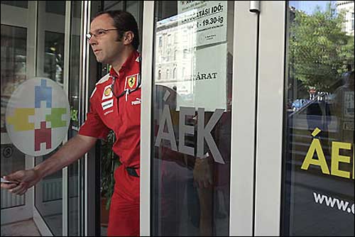 Стефано Доменикали покмдает госпиталь AEK