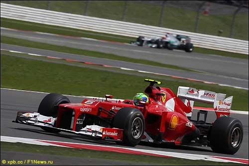 Фелипе Масса на трассе Сильверстоуне