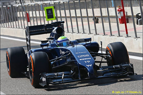 Фелипе Масса возвращается в боксы