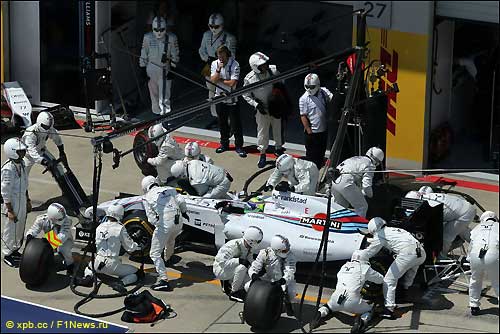 Пит-стоп Фелипе Массы в ходе Гран При Австрии