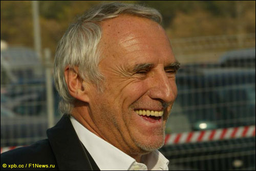 Осень 2004 года. Дитрих Матешиц только что купил команды Формулы 1...