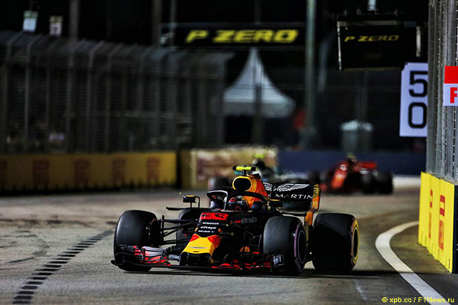 Макс Ферстаппен на трассе Гран При Сингапура