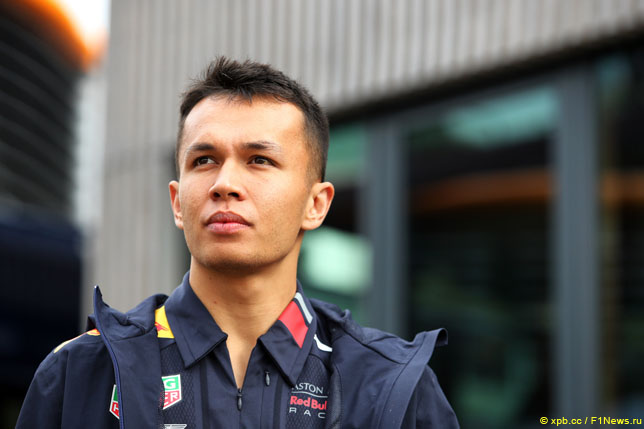 Александер Элбон