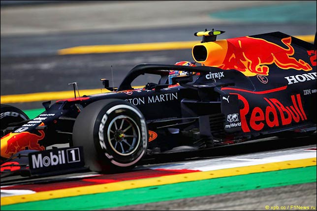 Алекс Элбон