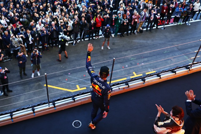 Макс Ферстаппен на подиуме в Сузуке, фото пресс-службы Red Bull