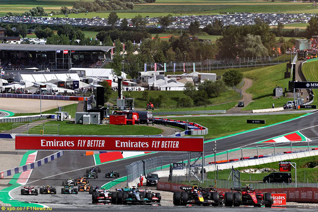 Старт субботнего спринта в Австрии