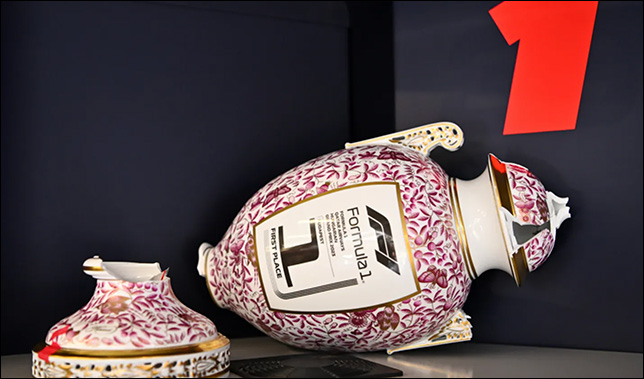 Разбитый кубок Макса Ферстаппена. Фото Red Bull