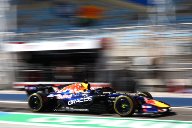 Макс Ферстаппен за рулём RB22 на трассе в Бахрейне, фото пресс-службы Red Bull Racing