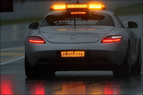 Автомобиль безопасности на трассе в Сузуке, 2010 год