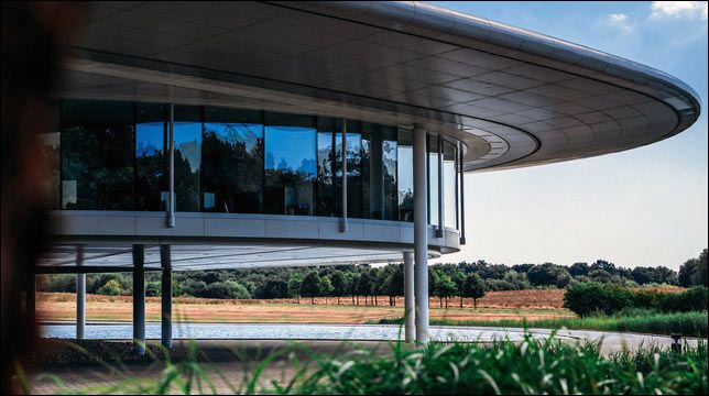 Технологический центр McLaren в Уокинге