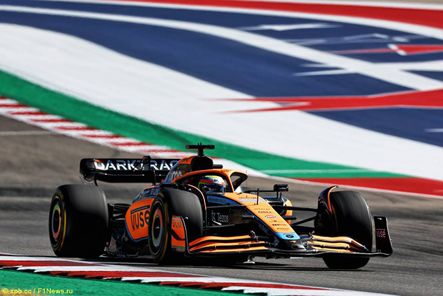 Алекс Палоу за рулём McLaren MCL36 на трассе в Остине